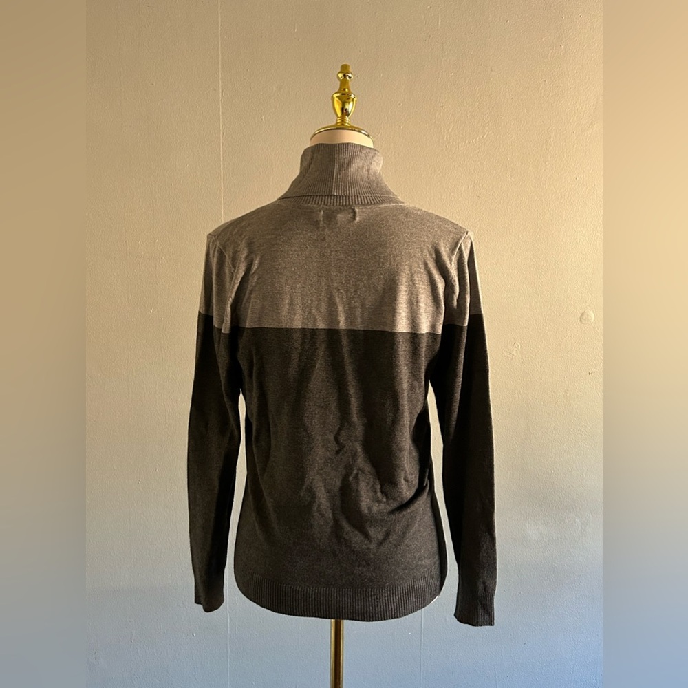 CALVIN KLEIN Two toned Turtleneck Sweater | Size: M - Picture 3 of 5